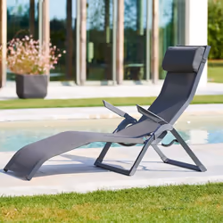Indispensable pour bien aménager sa terrasse et profiter des beaux jours, le transat "DECIMA" Hespéride allie design et confo ...