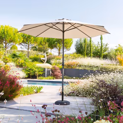 Description générale Profitez sereinement du soleil avec ce parasol droit rond "Loompa" de 3 mètres en coloris taupe de la ma ...