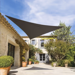 Pour créer une zone ombragée au-dessus de votre terrasse ou dans votre jardin, choisissez la voile d'ombrage triangulaire "SH ...