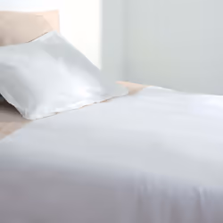 Pour passer des nuits bien au chaud sans faire de compromis sur la déco, optez pour la housse de couette Atmosphera ! L'éléga ...
