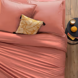 Pour passer des nuits bien au chaud sans faire de compromis sur la déco, optez pour la housse de couette Atmosphera ! L'éléga ...