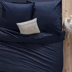 Pour passer des nuits bien au chaud sans faire de compromis sur la déco, optez pour la housse de couette Atmosphera ! L'éléga ...