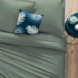 Pour passer des nuits bien au chaud sans faire de compromis sur la déco, optez pour la housse de couette Atmosphera ! L'éléga ...