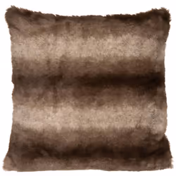 Le coussin "Grizzli" Atmosphera sera tout à sa place dans un intérieur de style cosy vintage. Direction le Grand Nord Ce cous ...