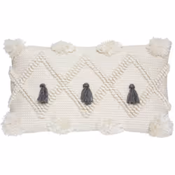 Optez pour une décoration qui fait voyager avec ce coussin en plastique recyclé "R.O.W." ("Recycle Our Waste") Atmosphera ! É ...