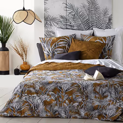 Cette parure de lit 2 personnes est composée : d'une housse de couette 240x220 cm + 2 taies d'oreiller 65x65 cm. Les coussins ...