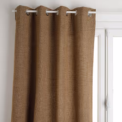 Créez une ambiance chaleureuse dans vos pièces à vivre avec le rideau "Wild" Atmosphera. Un textile à la fois pratique et déc ...