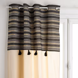 Avec son motif jacquard en relief et ses petits pompons, le rideau "Delhi" Atmosphera apportera une note exotique chic à un e ...