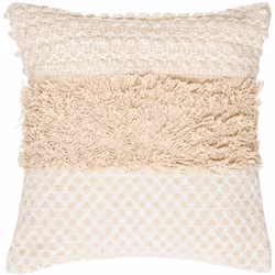 Besoin de vous détendre ? optez pour le coussin carré "Sable cuivré" Atmosphera. Un coussin tout en douceur Avec ses franges ...