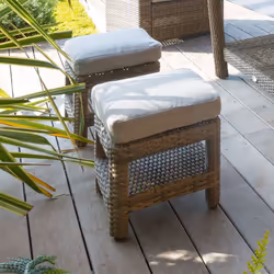 Un siège d'appoint est toujours le bienvenu dans le jardin. Ce pouf "POLYNÉSIA" Hespéride trouvera facilement sa place sur vo ...