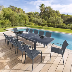 Description générale La table de jardin extensible Piazza de Hespéride est conçue pour accueillir jusqu'à 12 convives. Avec s ...