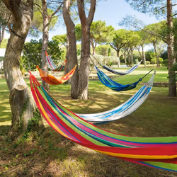 Vous rêvez d'une sieste en pleine nature, bercé par le doux son des oiseaux ? Craquez pour le hamac "YAQUI" Hespéride. Confor ...