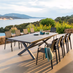 Description générale Table de jardin extensible 'Axiome' en coloris ardoise granitée de la marque Hespéride. Conçue pour accu ...