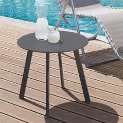 Description générale La table d'appoint Saona est parfaite pour enrichir votre espace extérieur. Elle est conçue pour résiste ...