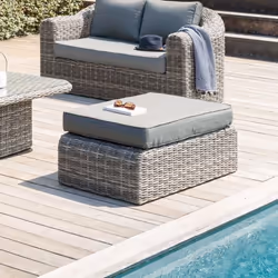 Pour optimiser l'espace de votre extérieur, pensez au pouf de jardin ''MOORÉA'' Hespéride ! Polyvalent, il fera aussi bien of ...