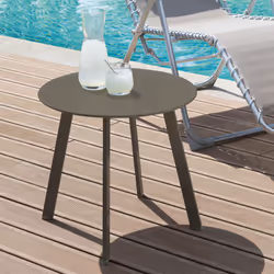 Description générale Table d'appoint ronde Saona, idéale pour l'extérieur et parfaite pour compléter votre mobilier de jardin ...
