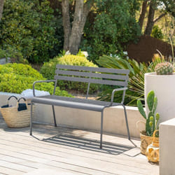 Banc de jardin Greensboro graphite en acier traité époxy - Hespéride