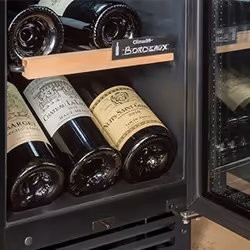 Avintage AVU27D82 refroidisseur à vin Refroidisseur de vin compresseur Sous comptoir Noir 25 bouteille(s) - Vue supplémentaire 4