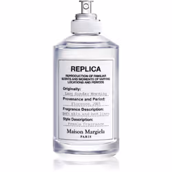 Offrez-vous à chaque instant la voluptueuse sensation d’un dimanche matin passé au lit. L’eau de toilette pour femme Maison Margiela Replica Lazy Sunday Morning dégage un parfum de draps propres et évoque les rayons du soleil qui laissent présager d’une belle journée de repos. Laissez ces sensations de béatitude envahir vos sens au gré de vos envies.
