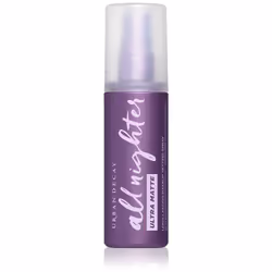 Ne vous souciez pas des éventuelles retouches de votre maquillage pendant la journée. Le spray fixateur pour un effet mat Urb ...