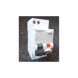 Disjoncteur différentiel 10A 1P+N courbe C 4.5kA protection 300mA type AC DT40 Vigik Schneider A9N21207 Disjoncteur différent ...