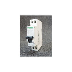 Disjoncteur 25A 1P+N Courbe c 4.5KA borne à vis 230V ca 50 Hz DT40K Prodis Schneider Electric A9N21106