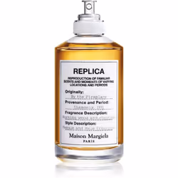 L’eau de toilette unisexe Maison Margiela Replica By the Fireplace développe une atmosphère chaleureuse très cosy. Elle éveil ...