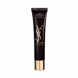 Une base de teint ultralégère pour un maquillage plus frais.