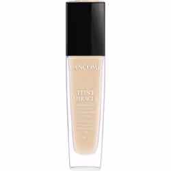 Le fond de teint Lancôme Teint Miracle illumine la peau fatiguée, l’hydrate et unifie le teint. Votre visage présente ainsi u ...