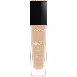 Le fond de teint Lancôme Teint Miracle illumine la peau fatiguée