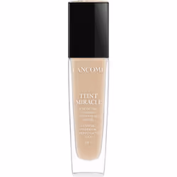Le fond de teint Lancôme Teint Miracle illumine la peau fatiguée, l’hydrate et unifie le teint. Votre visage présente ainsi u ...
