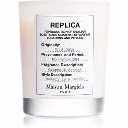 La bougie parfumée Maison Margiela REPLICA On A Date embaume votre intérieur d’une agréable odeur et crée ainsi une atmosphèr ...