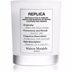 La bougie parfumée Maison Margiela REPLICA When the Rain Stops embaume votre intérieur d’une agréable odeur et crée ainsi une ...