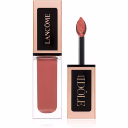 Métamorphosez votre maquillage avec un produit comprenant un fard à paupières et un blush