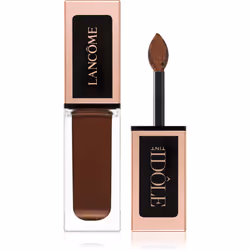 Métamorphosez votre maquillage avec un produit comprenant un fard à paupières et un blush