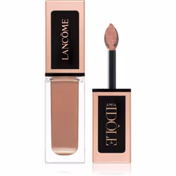 Métamorphosez votre maquillage avec un produit comprenant un fard à paupières et un blush