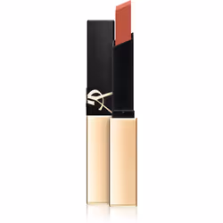 De belles lèvres mises en valeur ne se démodent jamais. Le rouge à lèvres Yves Saint Laurent Rouge Pur Couture The Slim couvr ...