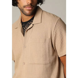 Chemise confort en tissu gaufré à manches courtes avec col cubain NOA