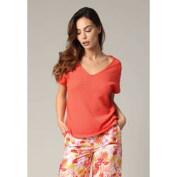 T-shirt texturé à col V avec manches ornées de boutons KAMILI