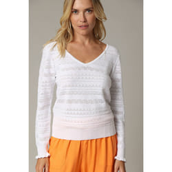 Pull en maille ajourée avec col V et détail ondulé sur les manches JUNA