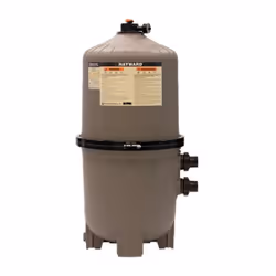 ÉCONOMIE D'EAU ET FINESSE FILTRATION EXCELLENTE Le filtre à cartouche SwimClear que nous proposons dans notre menu filtre pis ...