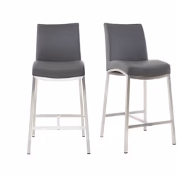 Prenez de la hauteur avec style et confort ! Les tabourets de bar noirs OLLY sont un condensé de design et de style contempor ...