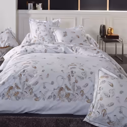 PARURE DE LIT PLUMES 240x220 CM Parure de lit imprimée composée d'une housse de couette 240x220 cm et 2 taies 50x70 cm Ambian ...