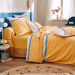 Parure de lit ROMY jaune Ambre 260x240 cm Laissez-vous séduire par l'élégance intemporelle de cette collection de linge de li ...