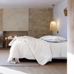 Parure de lit 280x240 cm uni percale de coton MANOIR blanc Neige Découvrez l'élégance intemporelle et le confort inégalé avec ...
