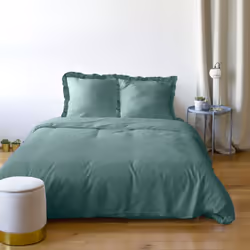 Parure de lit 260x240 FALBALA microfibre Vert Découvrez le confort ultime avec notre parure de lit en microfibre 100% polyest ...