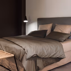 Parure de lit 260x240 cm et 50x70 cm 100% coton lavé collection PALACE marron tabac 3 pièces Découvrez la collection PALACE,  ...