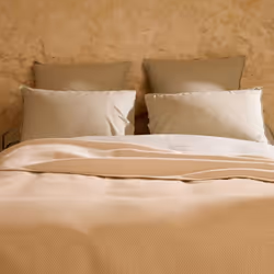 Dessus de lit 180x250 cm coton et lin mélangés CABOURG écru naturel Vous allez craquer pour ce dessus de lit avec micro-motif ...