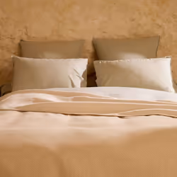 Dessus de lit 270x250 cm coton et lin mélangés CABOURG écru naturel Vous allez craquer pour ce dessus de lit avec micro-motif ...