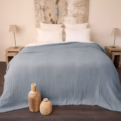Dessus de lit 270x250 cm en coton lavé SEVILLE bleu abysse Laissez-vous charmer par ce dessus de lit matelassé boutis en coto ...
